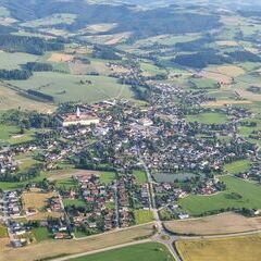 Flugwegposition um 17:01:17: Aufgenommen in der Nähe von Seitenstetten, 3353 Seitenstetten, Österreich in 844 Meter